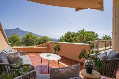 2 Bedroom Middle Floor Apartment in Nueva Andalucía - Image 5