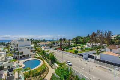 3 Bedroom Penthouse Duplex in Puerto Banús - Image 1