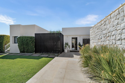 5 Bedroom Detached Villa in Nueva Andalucía - Image 3