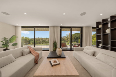 5 Bedroom Detached Villa in Nueva Andalucía - Image 4
