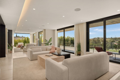 5 Bedroom Detached Villa in Nueva Andalucía - Image 5