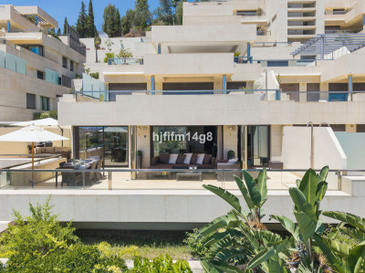 2 Bedroom Middle Floor Apartment in Nueva Andalucía - Image 3