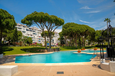 4 Bedroom Middle Floor Apartment in Puerto Banús - Image 4