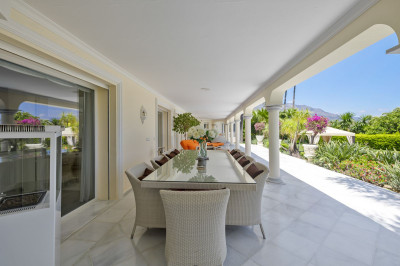 6 Bedroom Detached Villa in Nueva Andalucía - Image 4