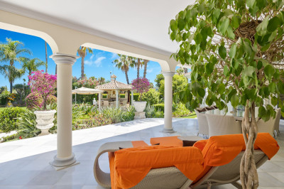 6 Bedroom Detached Villa in Nueva Andalucía - Image 5