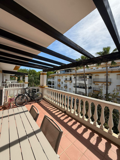 2 Bedroom Middle Floor Apartment in Nueva Andalucía - Image 3