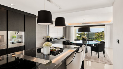 7 Bedroom Detached Villa in Nueva Andalucía - Image 3