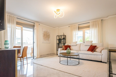 2 Bedroom Middle Floor Apartment in Puerto Banús - Image 5