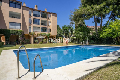 3 Bedroom Middle Floor Apartment in Puerto Banús - Image 1