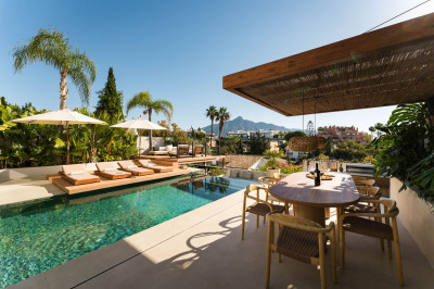5 Bedroom Detached Villa in Nueva Andalucía - Image 2