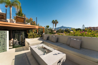 5 Bedroom Detached Villa in Nueva Andalucía - Image 5