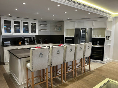 5 Bedroom Middle Floor Apartment in Puerto Banús