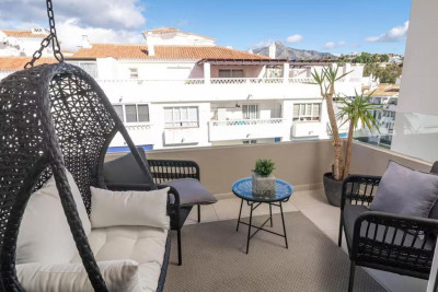 3 Bedroom Middle Floor Apartment in Nueva Andalucía - Image 1