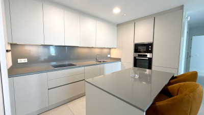 2 Bedroom Middle Floor Apartment in La Quinta - Image 3