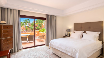 2 Bedroom Middle Floor Apartment in Nueva Andalucía - Image 2