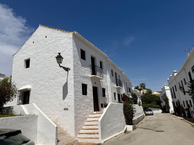 2 Bedroom Townhouse in Nueva Andalucía - Image 3