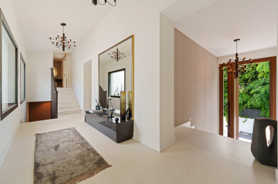 5 Bedroom Detached Villa in Nueva Andalucía - Image 2