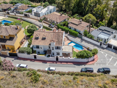 4 Bedroom Semi-Detached House in Nueva Andalucía - Image 3