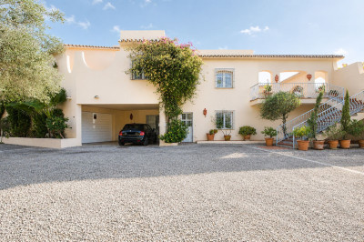 4 Bedroom Detached Villa in La Quinta - Image 2