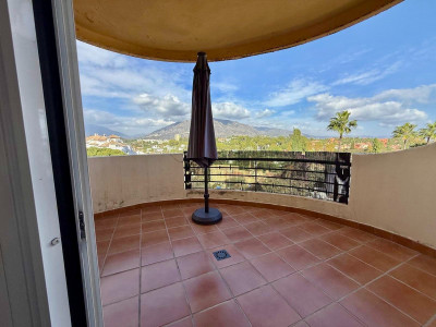 2 Bedroom Middle Floor Apartment in Nueva Andalucía