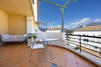 2 Bedroom Middle Floor Apartment in Nueva Andalucía - Image 4
