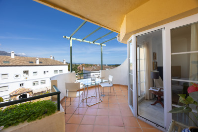 2 Bedroom Middle Floor Apartment in Nueva Andalucía - Image 5