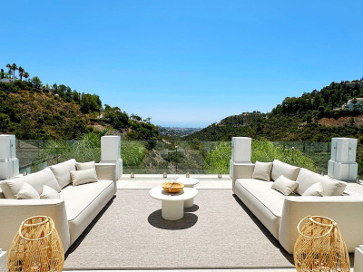 5 Bedroom Detached Villa in El Madroñal - Image 2