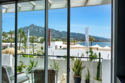 1 Bedroom Middle Floor Apartment in Puerto Banús - Image 5