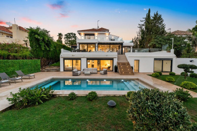 4 Bedroom Detached Villa in Nueva Andalucía - Image 4