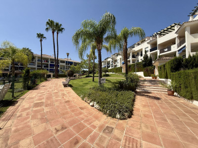 2 Bedroom Middle Floor Apartment in Nueva Andalucía - Image 1