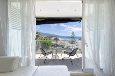 2 Bedroom Middle Floor Apartment in Puerto Banús - Image 1