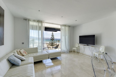 2 Bedroom Middle Floor Apartment in Puerto Banús - Image 3