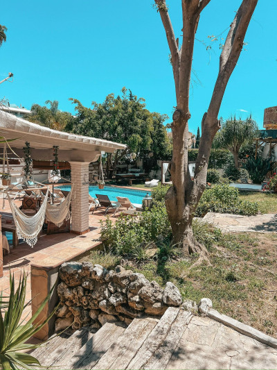 5 Bedroom Detached Villa in Nueva Andalucía - Image 2