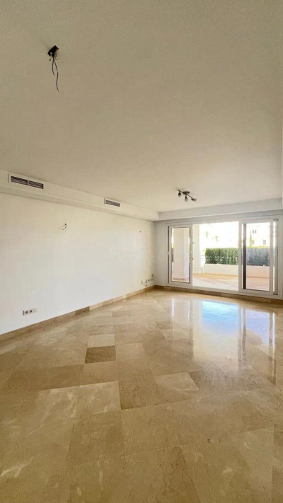2 Bedroom Middle Floor Apartment in Nueva Andalucía - Image 3