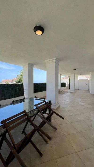 2 Bedroom Middle Floor Apartment in Nueva Andalucía - Image 5