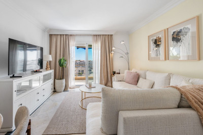 2 Bedroom Middle Floor Apartment in Puerto Banús - Image 4