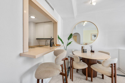 2 Bedroom Middle Floor Apartment in Puerto Banús - Image 5