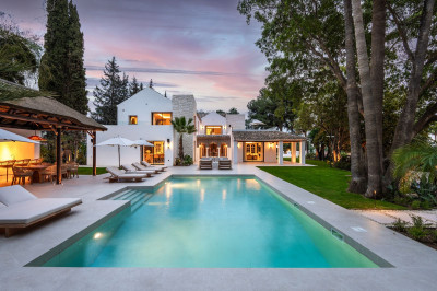 5 Bedroom Detached Villa in Nueva Andalucía - Image 1