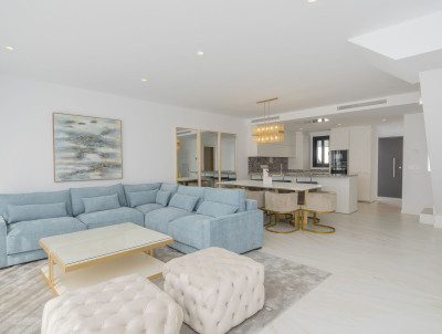4 Bedroom Townhouse in Nueva Andalucía - Image 4