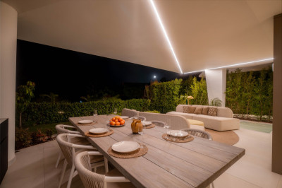 4 Bedroom Detached Villa in Nueva Andalucía - Image 4