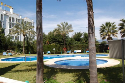 3 Bedroom Middle Floor Apartment in Puerto Banús - Image 2