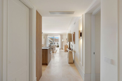 3 Bedroom Ground Floor Apartment in Nueva Andalucía - Image 2