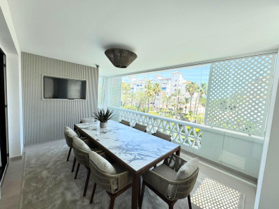 3 Bedroom Middle Floor Apartment in Puerto Banús - Image 2