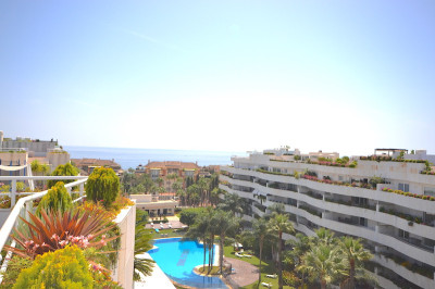 4 Bedroom Penthouse in Puerto Banús - Image 1