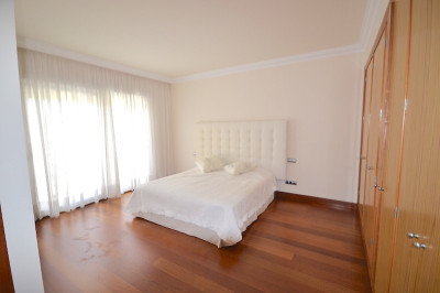 4 Bedroom Penthouse in Puerto Banús - Image 4