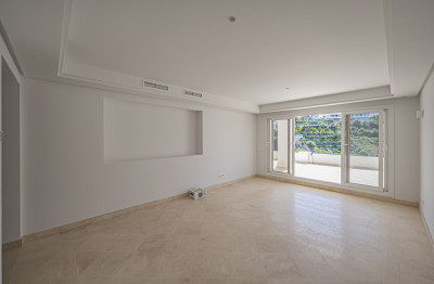 2 Bedroom Ground Floor Apartment in Nueva Andalucía - Image 5