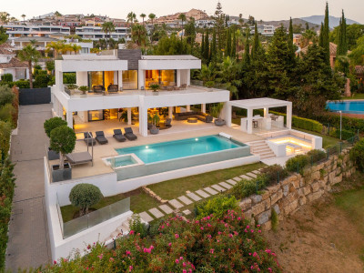 5 Bedroom Detached Villa in Nueva Andalucía - Image 2