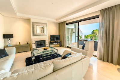 3 Bedroom Middle Floor Apartment in La Quinta - Image 4