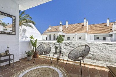 3 Bedroom Middle Floor Apartment in Nueva Andalucía - Image 1