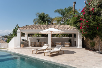 4 Bedroom Detached Villa in Nueva Andalucía - Image 2